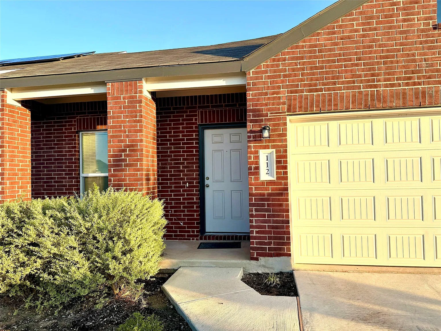 4 bed, 2.0 bath, 1649 sqft, $1,750 — Photo 2