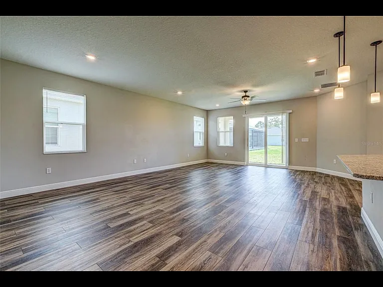 5728 143rd Ct E — Photo 4