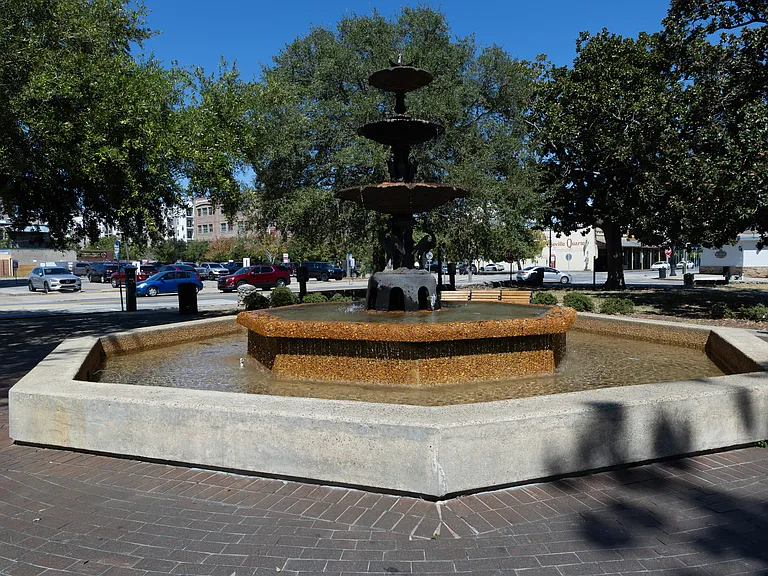 1306 E Gonzalez St #B — Photo 38