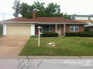 10037 Coventry Ln, Saint Louis, MO 63123