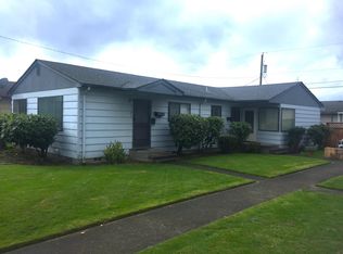 1141 & 1143 10th Ave #1141, Longview, WA 98632