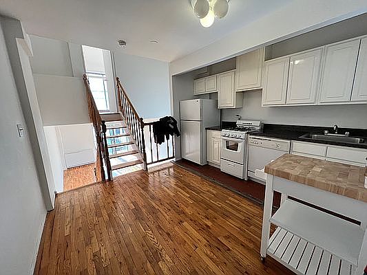 3rd image of 325 E 64th St APT 515