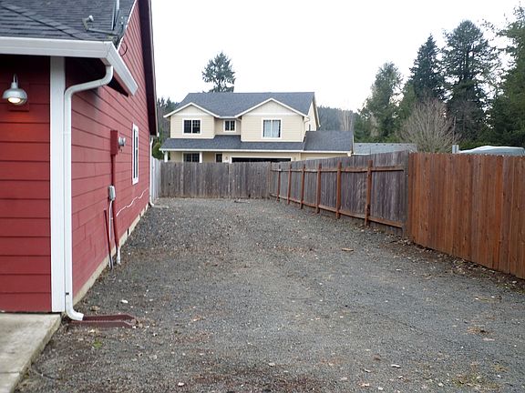 3rd image of 108 S Pine Dr