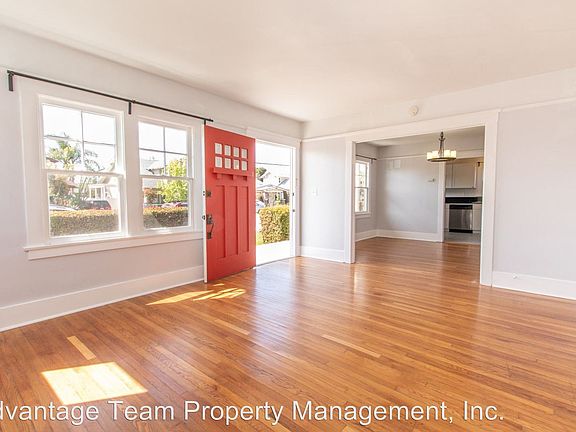2nd image of 3040-42 Palm St #3042