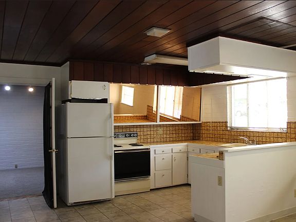 3rd image of 1436 Hillside Dr