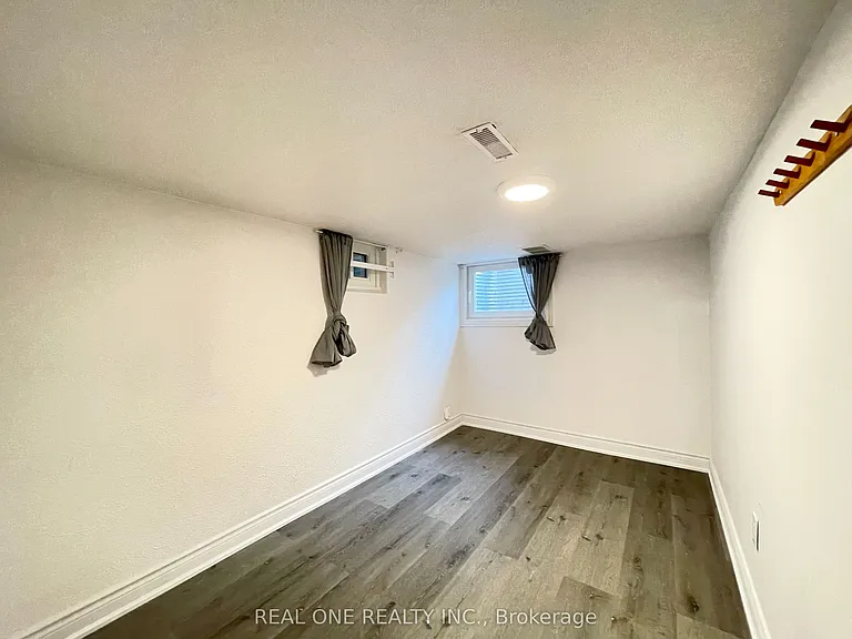 290 Westcourt Pl — Photo 29