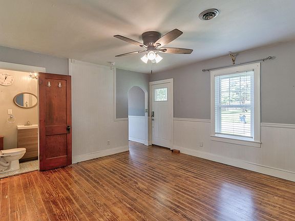 4th image of 714 Elm St