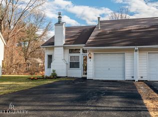 5 Green Meadow Dr, Clifton Park, NY 12065