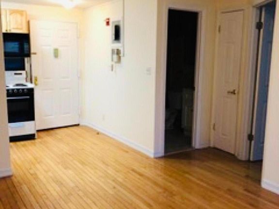 4th image of 890 W Beech St APT 1F