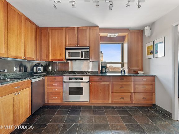 4th image of 3470 N Lake Shore Dr APT 16C