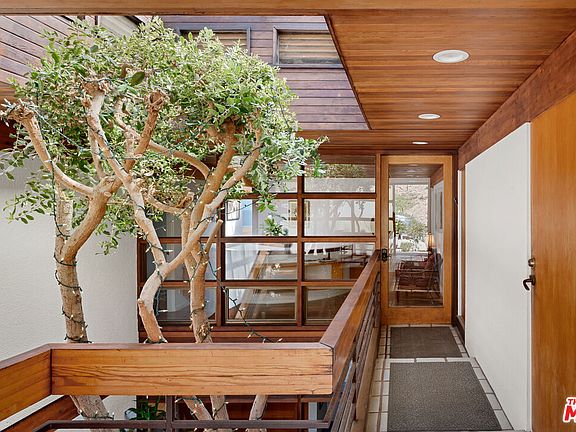 4th image of 24638 Malibu Rd