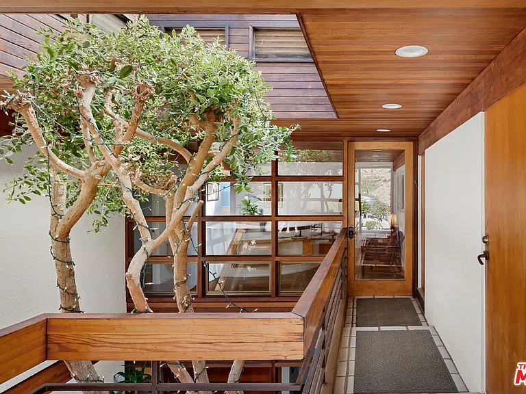 24638 Malibu Rd — Photo 4
