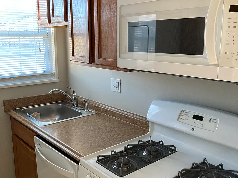 2305 Farrington Ave #303 — Photo 9