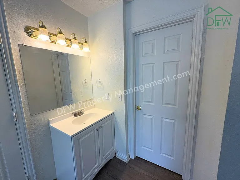2613 Amherst Ct — Photo 11