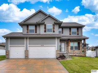 12008 Longshore Ave, Papillion, NE 68046
