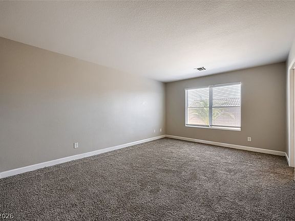 5th image of 410 Foxvale Ave