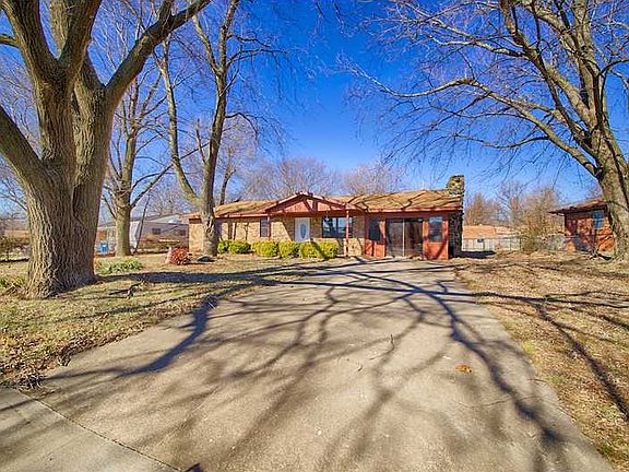 4th image of 1313 Royal Dr