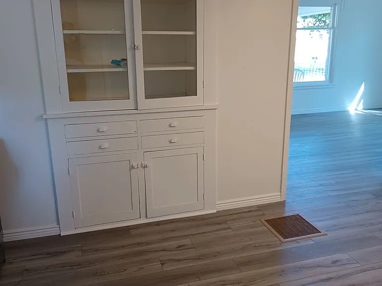 335 S 5 E — Photo 2