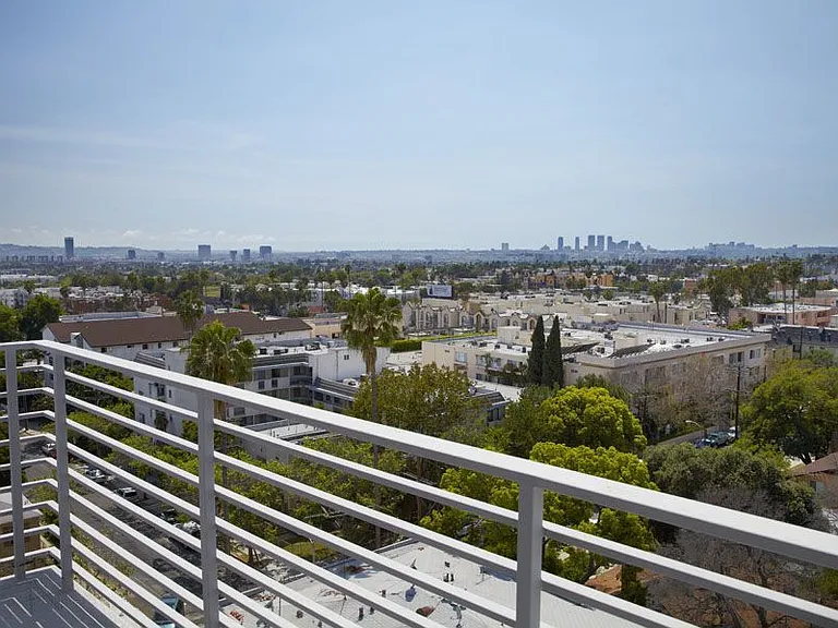 The Avenue Hollywood — Photo 23