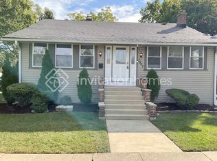 19 E Streamwood Blvd, Streamwood, IL 60107