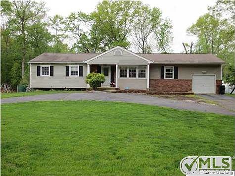 1st image of 25 Bunker Hill Dr