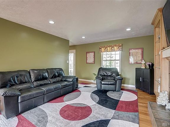 3rd image of 306 Cedarleaf Ct