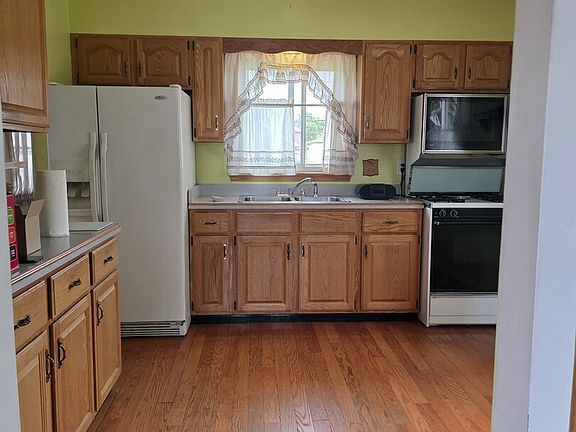 3rd image of 8225 New Castle Ave