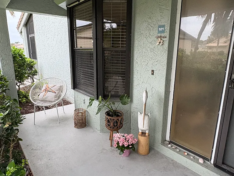 600 Carriage House Ln #101 — Photo 7