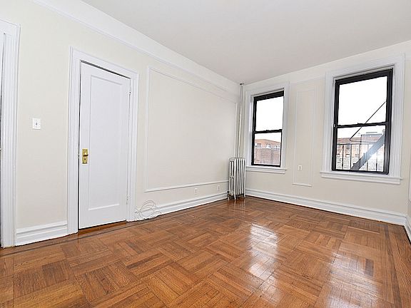 4th image of 3406 32nd St APT 8C