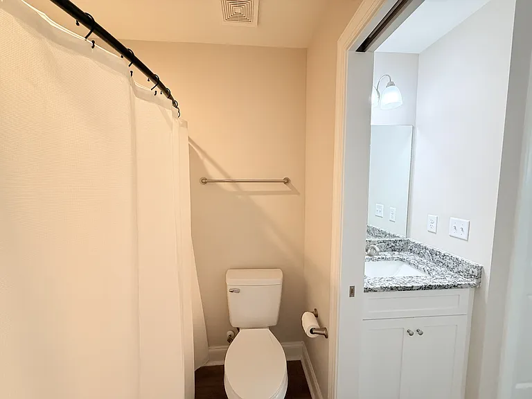 1036 10th Ave NE #26 — Photo 4
