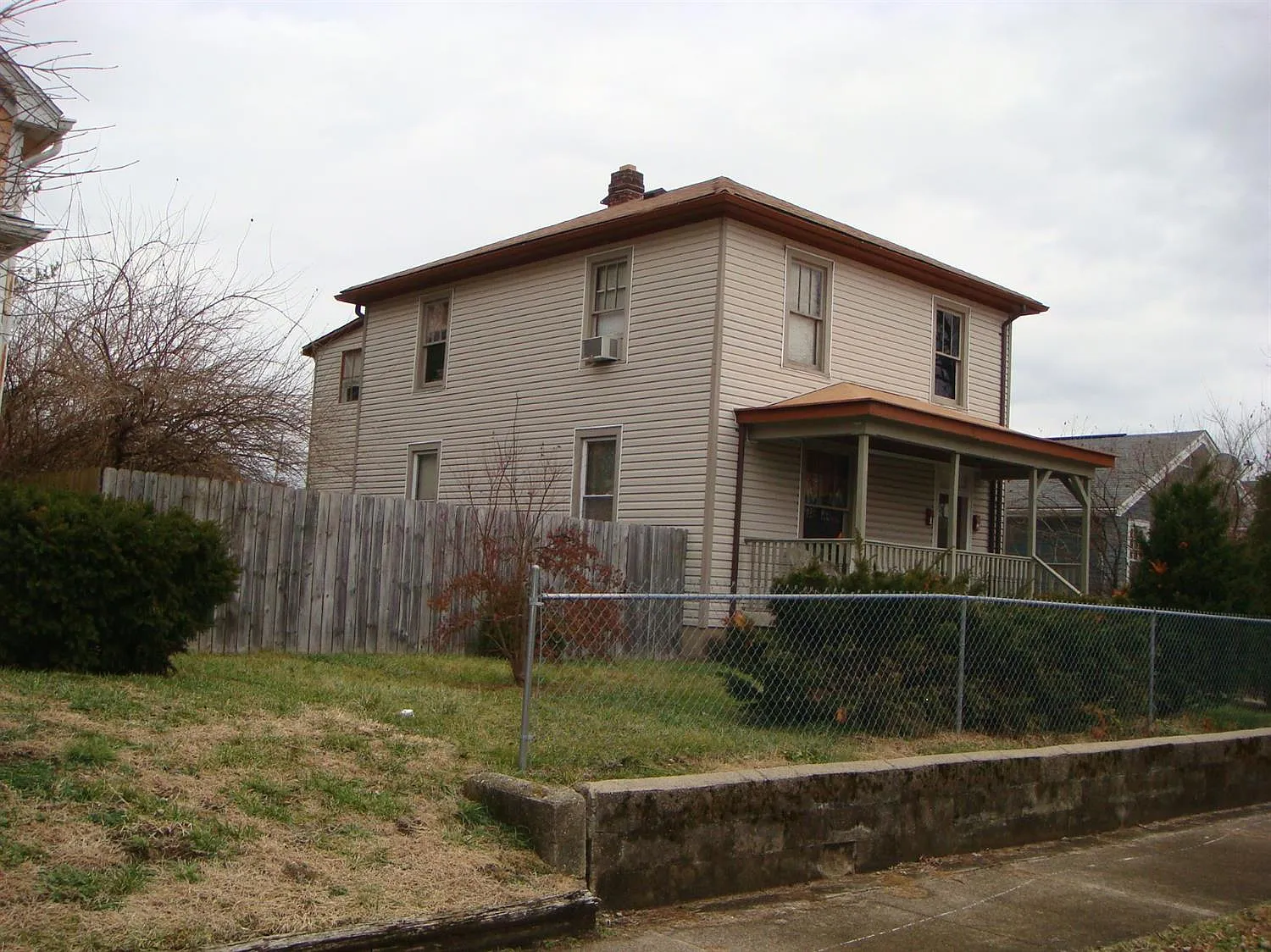 330 Bank Ave photo 1