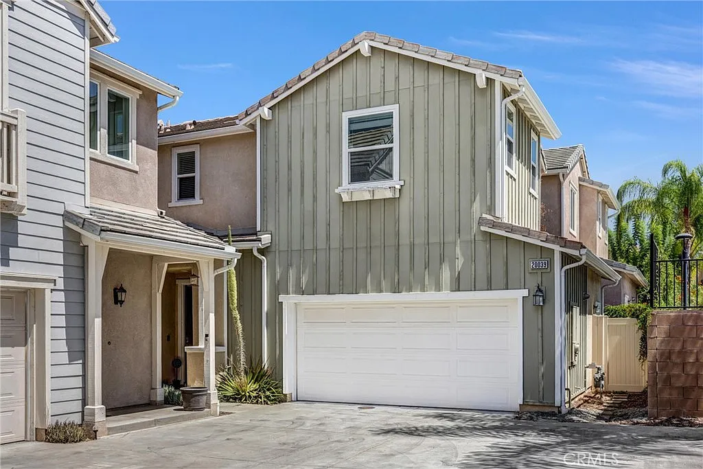 4 bed, 2252 sqft, $4,250 — Photo 1