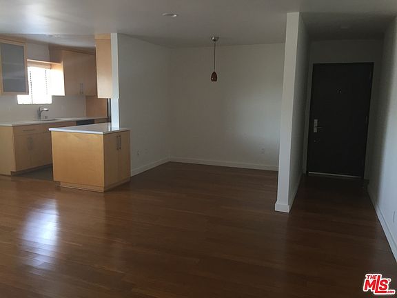 5th image of 931 N Alfred St APT 207