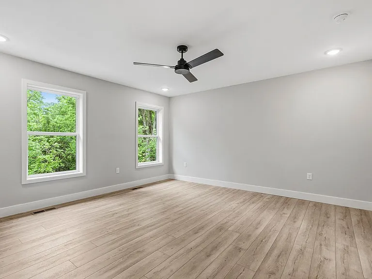 2191 W Parkview Ave — Photo 22