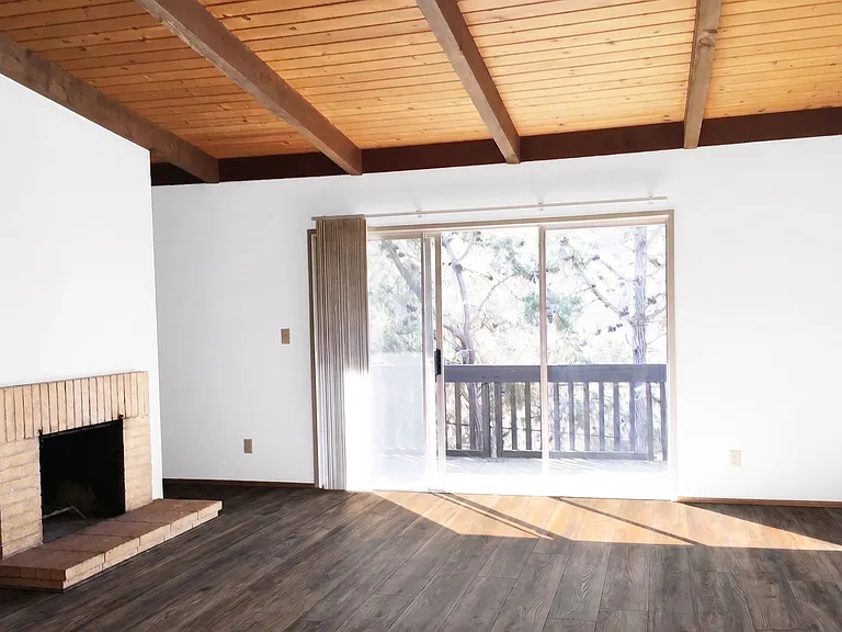 915 E Blithedale Ave #4 — Photo 2