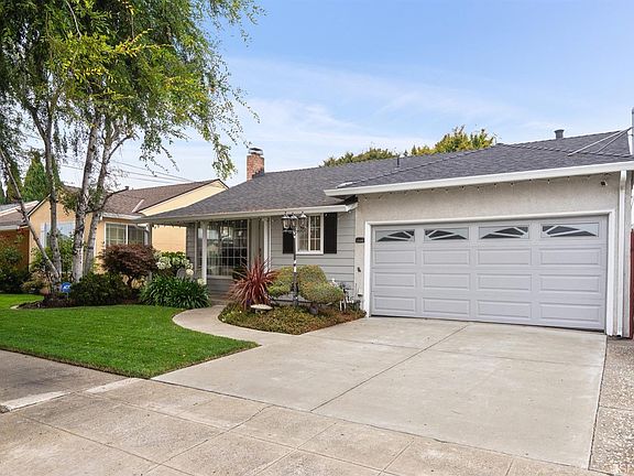 2nd image of 3594 Carrillo Dr