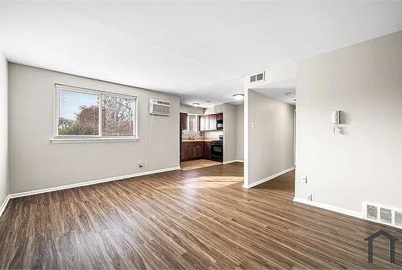 345-357 W Johnson St #W101 — Photo 5
