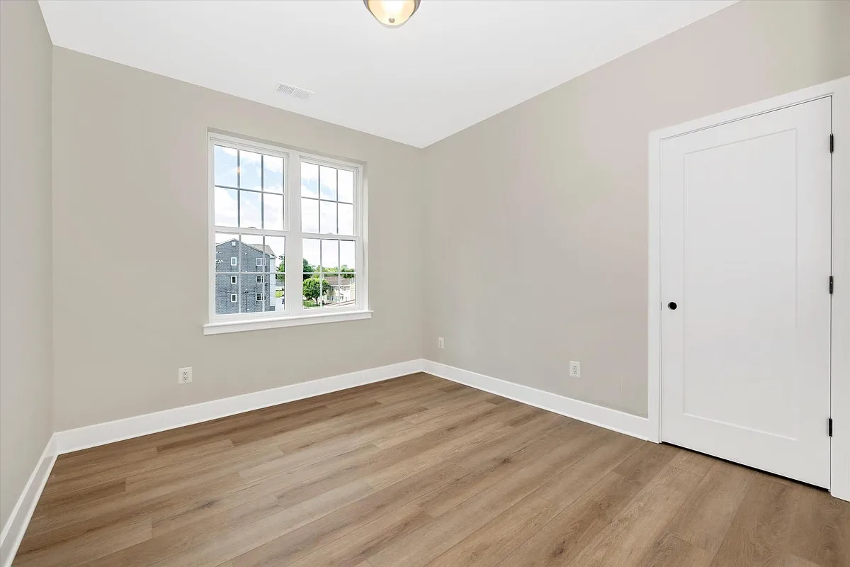 Building Photo - 206 Broadway St #6