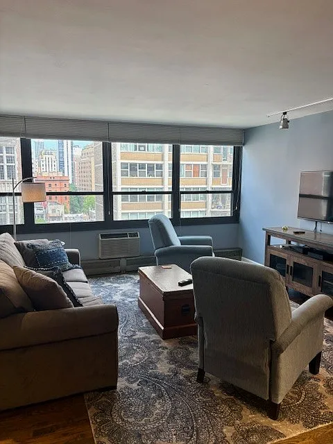 1 bed, 850 sqft, $2,700 — Photo 4