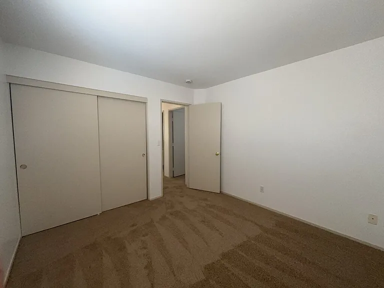 5438 Old Oak Ct — Photo 9