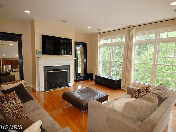 3rd image of 328 Oak Knoll Dr