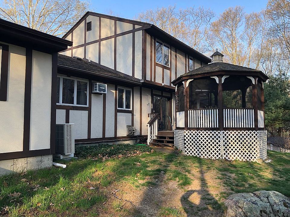 2nd image of 6 Ravenwood Row