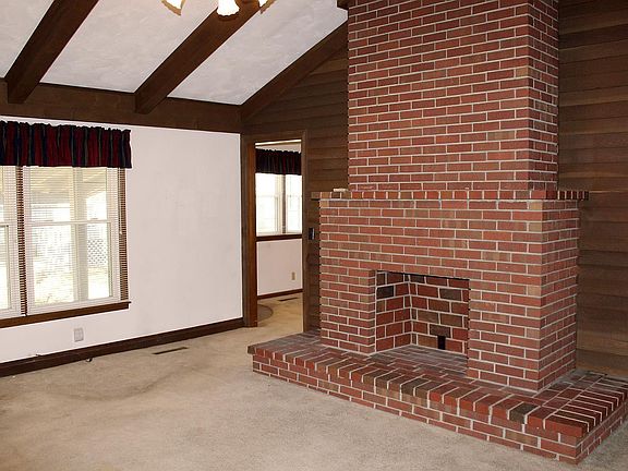 3rd image of 1307 Robertson Rd N