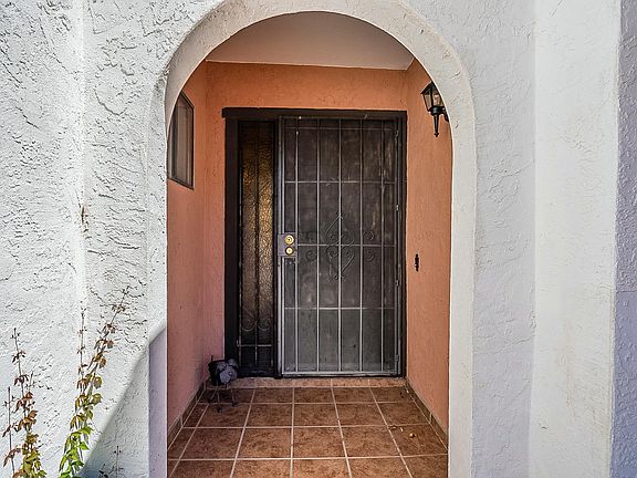 2nd image of 1039 N Paseo Iris
