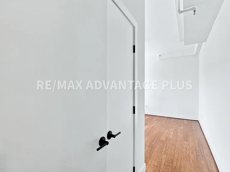 142 N Main St — Photo 44