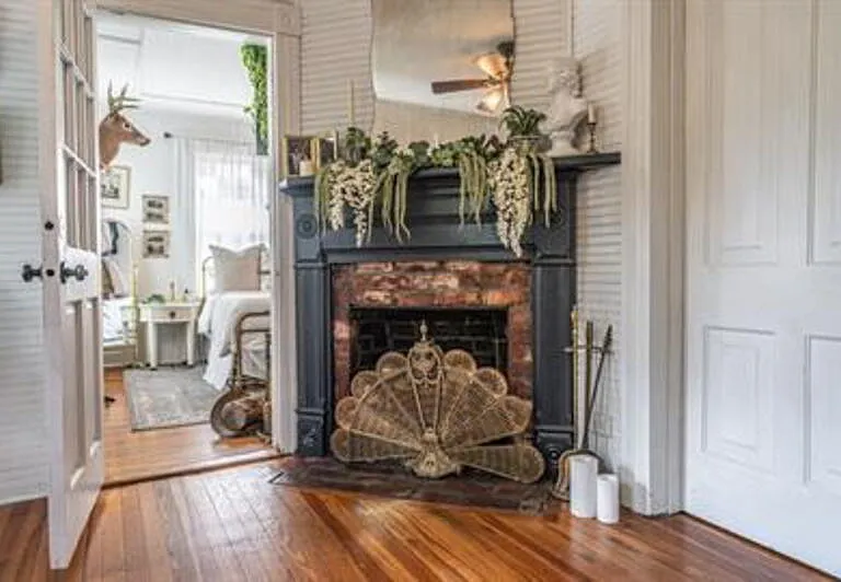 560 E New England Ave — Photo 4