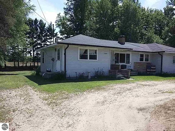 2nd image of 7222 Howard City Edmore Rd