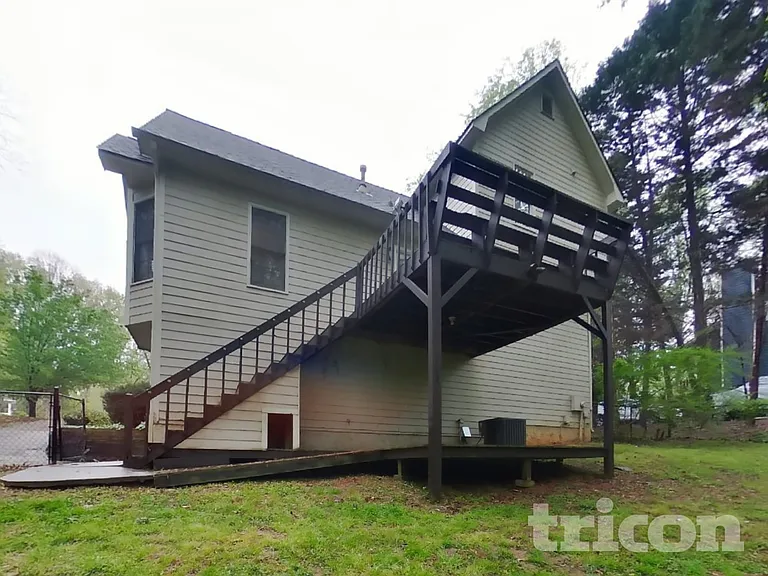 649 Stratford Dr — Photo 17