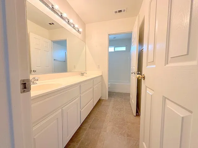 13883 Ellis Park Trail, Eastvale CA 928 — Photo 3