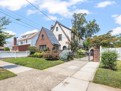 22233 93rd Avenue, Queens Village, NY, 11428